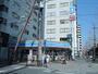コンビニ　ローソン　ドラッグミック江坂広芝町店（コンビニ）まで198m