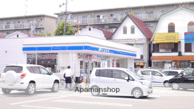 コンビニ　ローソン高知高須店（コンビニ）まで305m