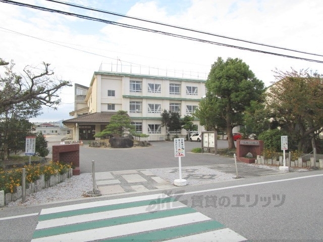 小学校　南郷里小学校（小学校）まで700m