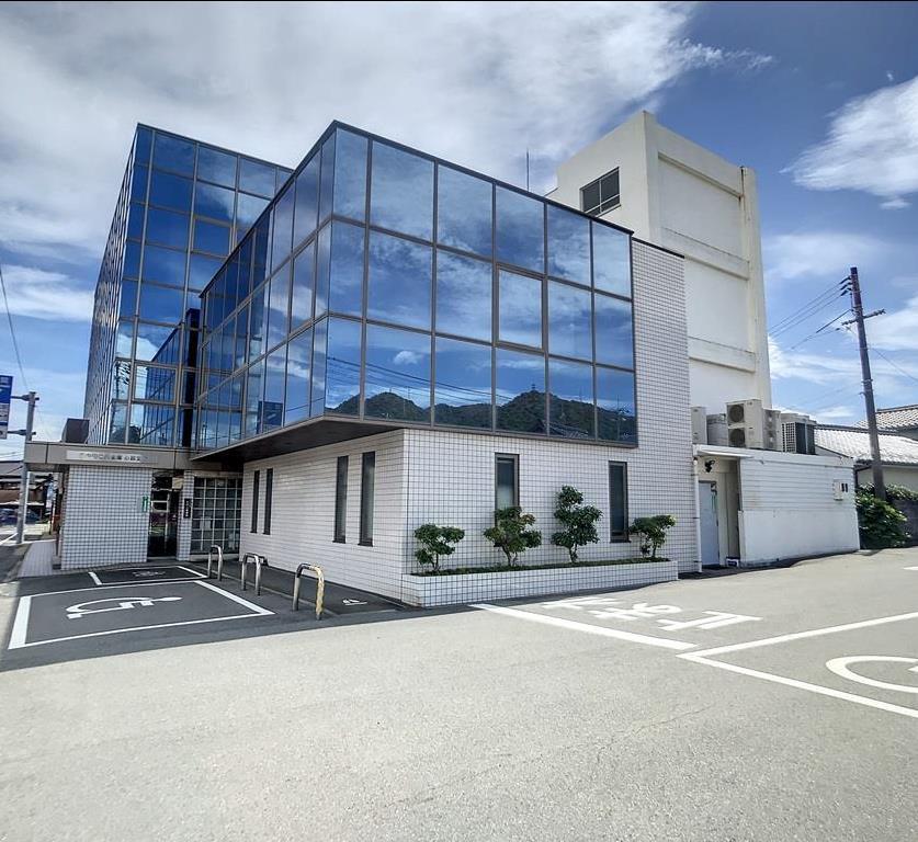 銀行　西中国信用金庫小郡支店（銀行）まで837m
