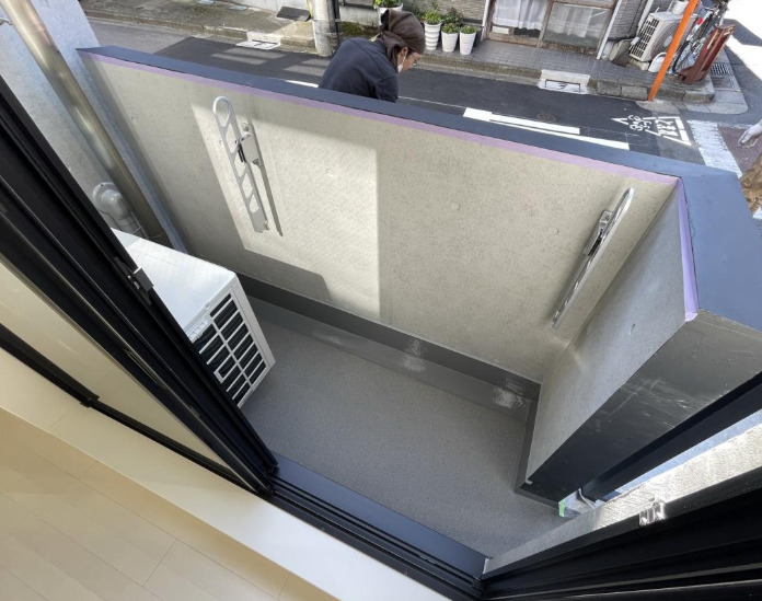 バルコニー　別部屋の画像を使用しております。