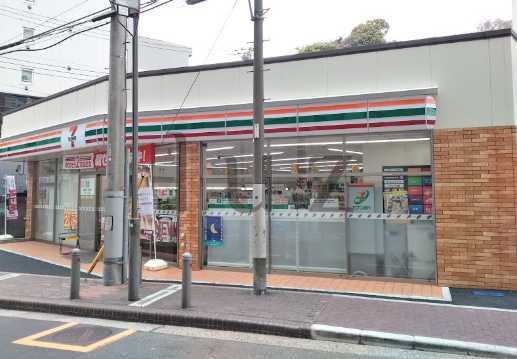 コンビニ　セブンイレブン 横浜南軽井沢店（コンビニ）まで372m