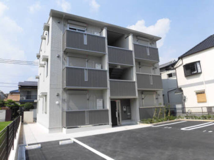 建物外観　敷地内に駐車場があります！
