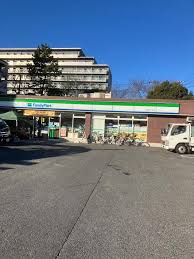 コンビニ　ファミリーマート赤羽西六丁目店（コンビニ）まで331m