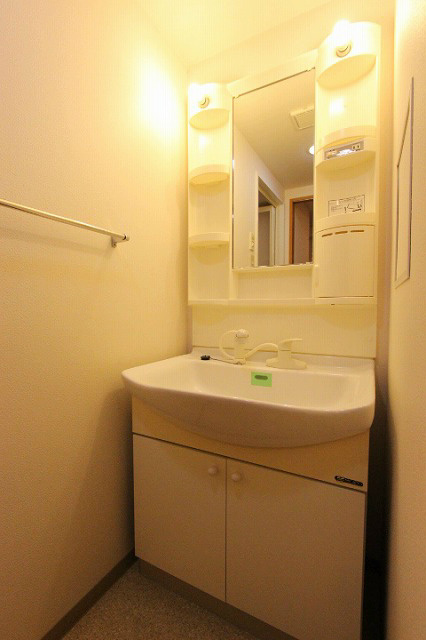 洗面設備　同物件同タイプ他部屋の参考写真です(仕様等が異なる場合がござ