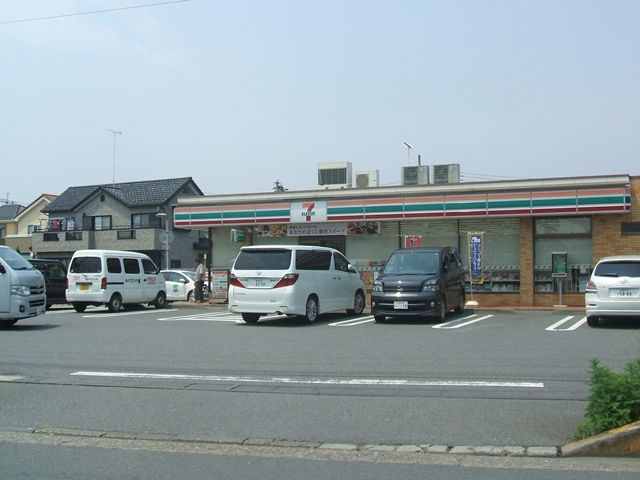 コンビニ　セブンイレブン上尾川店（コンビニ）まで730m