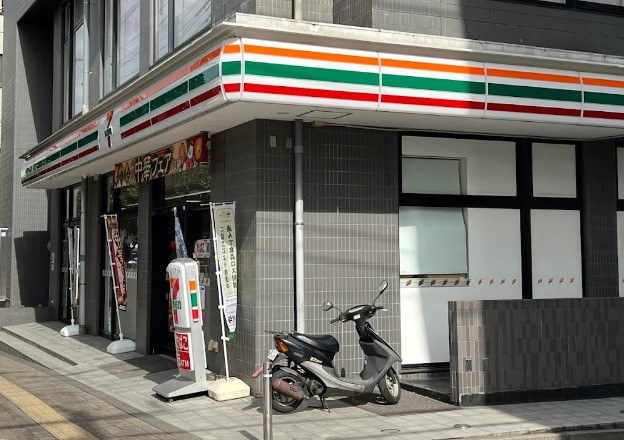 コンビニ　セブンイレブン 西八王子駅南口店（コンビニ）まで372m