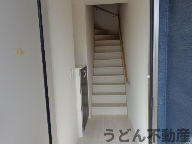 玄関　うどん県のお部屋探しはうどん不動産へ うどんちゃんとLINE