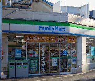 コンビニ　ファミリーマート 神崎川駅西店（コンビニ）まで400m