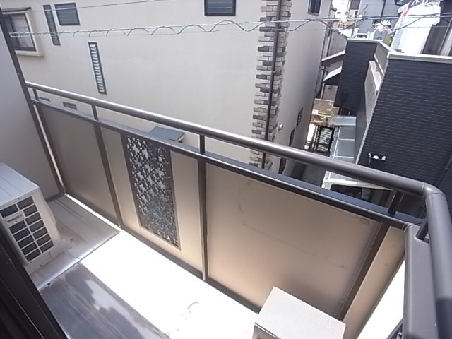 バルコニー　陽当たり良好なバルコニーです