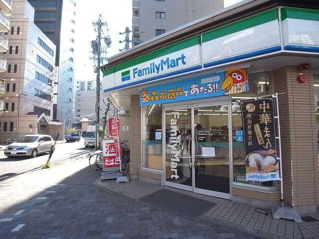 コンビニ　ファミリーマート名古屋新栄二丁目店（コンビニ）まで588m