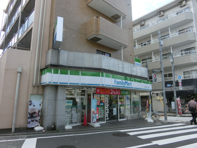 コンビニ　ファミリーマート三軒茶屋一丁目店（コンビニ）まで522m