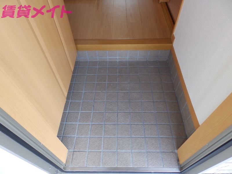 玄関　同型部屋写真です。