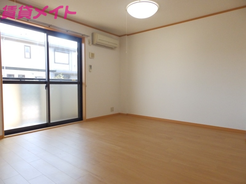 居室・リビング　同型部屋写真です。
