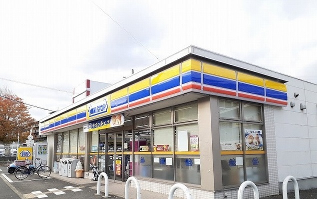コンビニ　ミニストップ様（コンビニ）まで300m