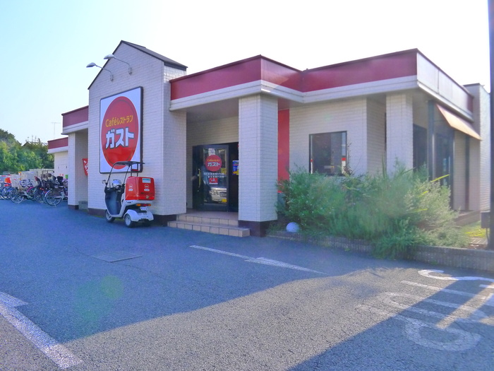 飲食店　ガスト（飲食店）まで874m