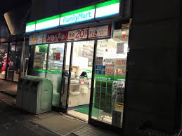 コンビニ　ファミリーマート神宮前店（コンビニ）まで348m