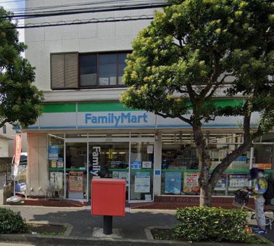 コンビニ　ファミリーマート（コンビニ）まで630m