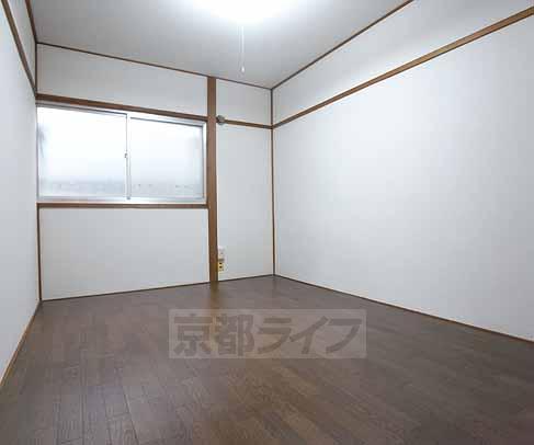 居室・リビング　２階南側のお部屋です
