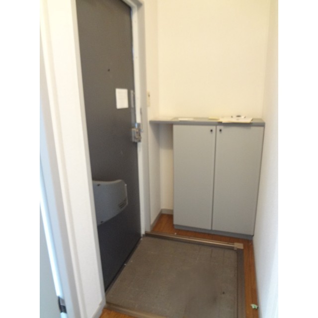 玄関　家具類はつきません。