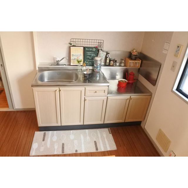 キッチン　家具類はつきません。