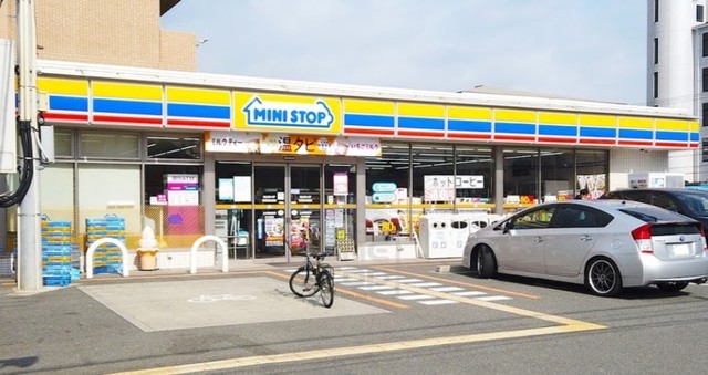 コンビニ　ミニストップ　吹田南金田（コンビニ）まで302m