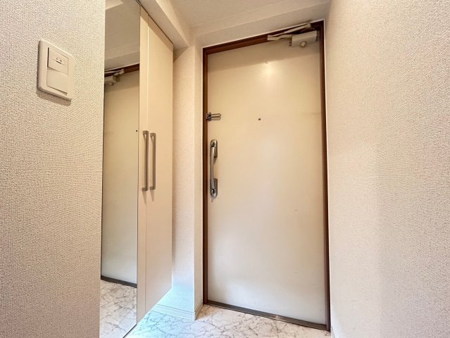 玄関　※参考写真