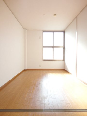 その他設備　日当良好！洋室６帖！