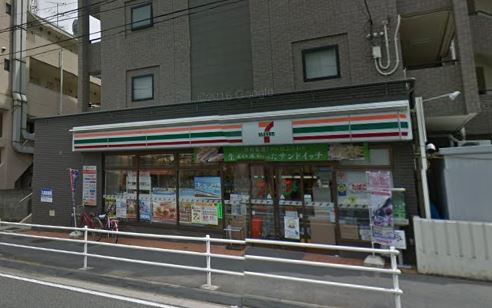 コンビニ　セブンイレブン横浜岸根町店（コンビニ）まで822m