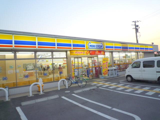 コンビニ　ミニストップ富田林須賀店（コンビニ）まで566m