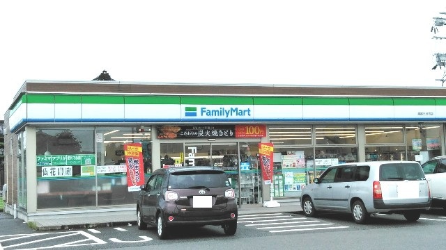コンビニ　ファミリーマート（コンビニ）まで455m