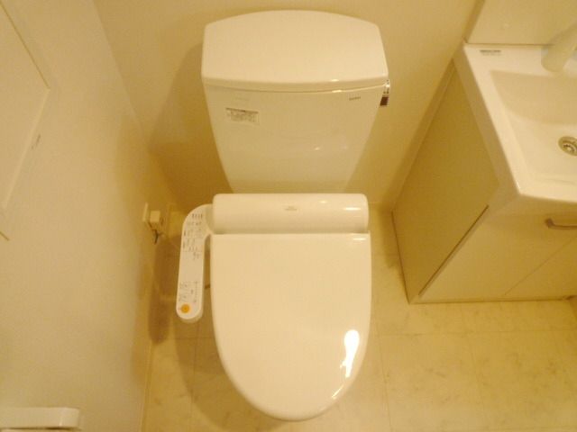 トイレ　※別部屋の参考写真です