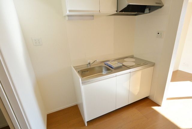 キッチン　★ＩＨ２口のシステムキッチンで料理も楽しめます★