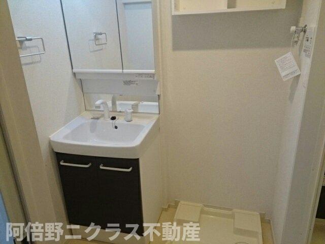 洗面設備　ゆったりとスペースのある洗面所
