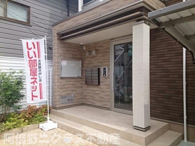 エントランス　落ち着いたエントランスです