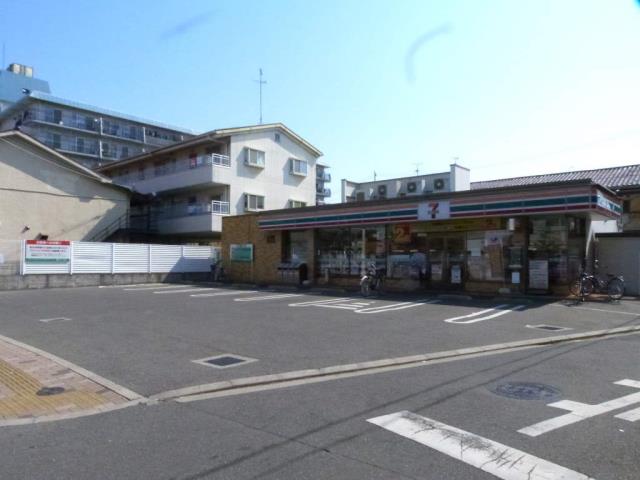 コンビニ　セブンイレブン（コンビニ）まで517m