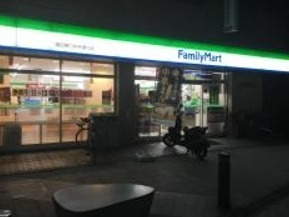 コンビニ　ファミリーマート 志村駅前通り店（コンビニ）まで310m