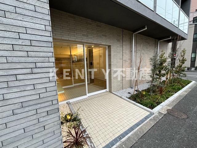 エントランス　落ち着いたエントランスです