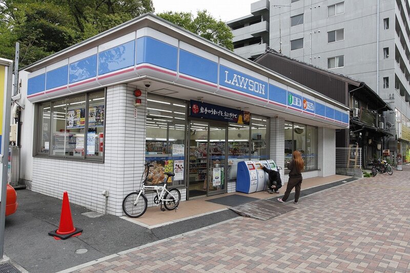 コンビニ　ローソン中川松重町店（コンビニ）まで99m
