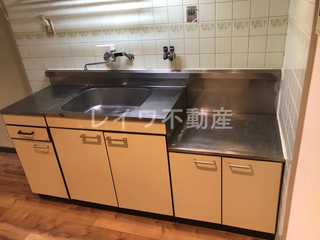 キッチン　コンパクトなキッチンで掃除もラクラク