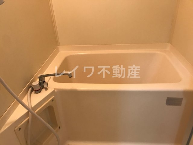 バス・シャワールーム　コンパクトで使いやすいお風呂です