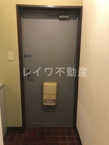 玄関　収納もある玄関です