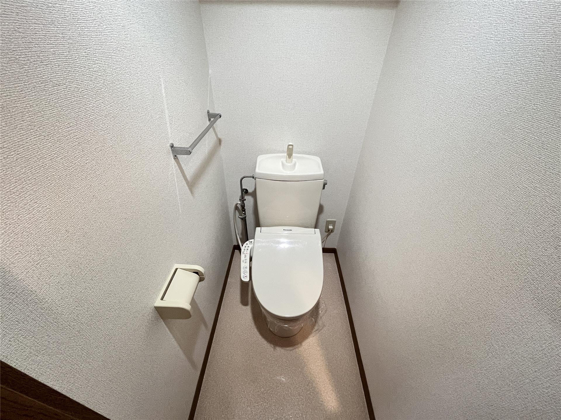 トイレ　温水洗浄暖房便座付トイレ