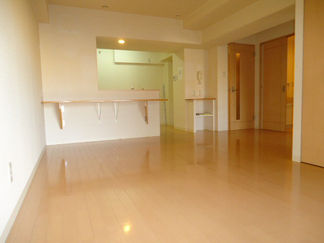居室・リビング　この写真は同マンションの他のお部屋のものです
