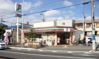 コンビニ　セブン－イレブン　豊中浜１丁目店（コンビニ）まで388m