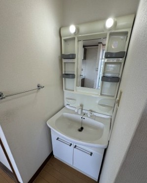 洗面設備　※他の号室写真になります。