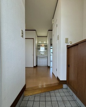 玄関　※他の号室写真になります。