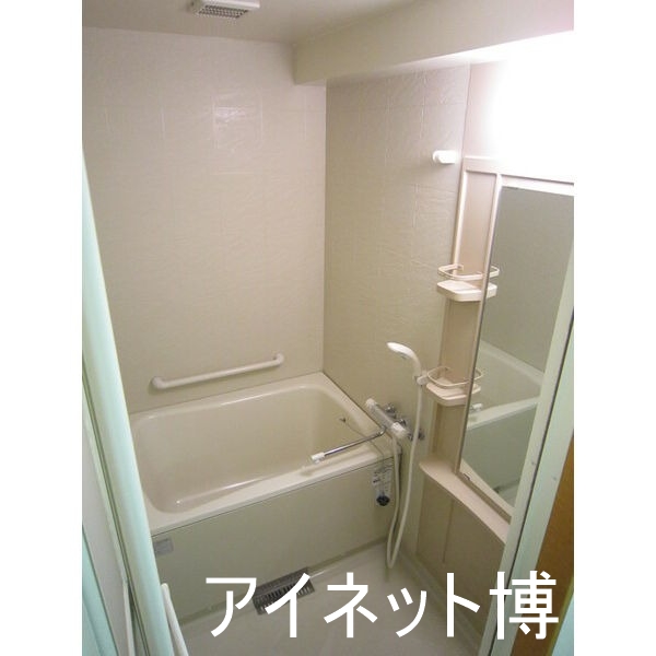 バス・シャワールーム　１日の疲れを癒しましょう。