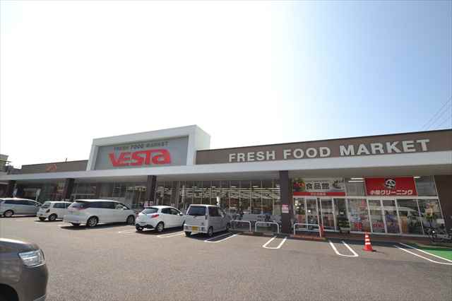 スーパー　フジ白島店（スーパー）まで880m