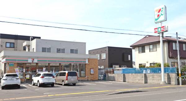 コンビニ　セブンイレブン札幌三角点通り店（コンビニ）まで549m
